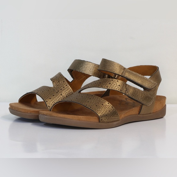 OTBT Women's Metallic Gold Theodora Sandals NIB - Picture 8 of 10